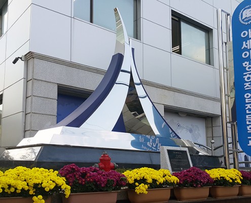 스테인리스스틸조형물, 학교조형물, 학교상징조형물, 대학교조형물, 대학교상징조형물, 조형물디자인, 조형물3D디자인, 조형물설계, 조형물제작업체, 조형물시공업체