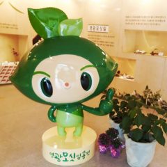 캐릭터 조형물